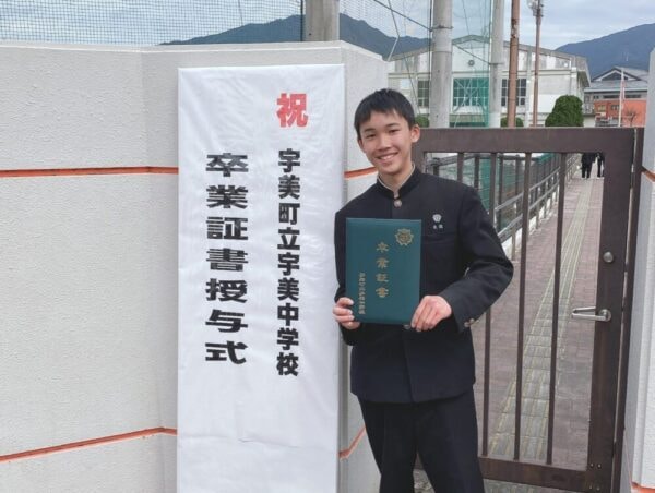 中学校の卒業式にて